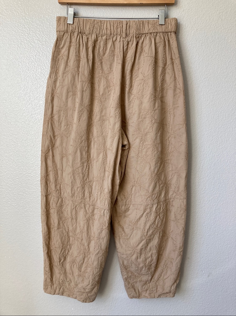 House of Harlow Botanical Embroidered Tan Cotton Cropped Barrel Pants Sz M - Picture 7 of 11